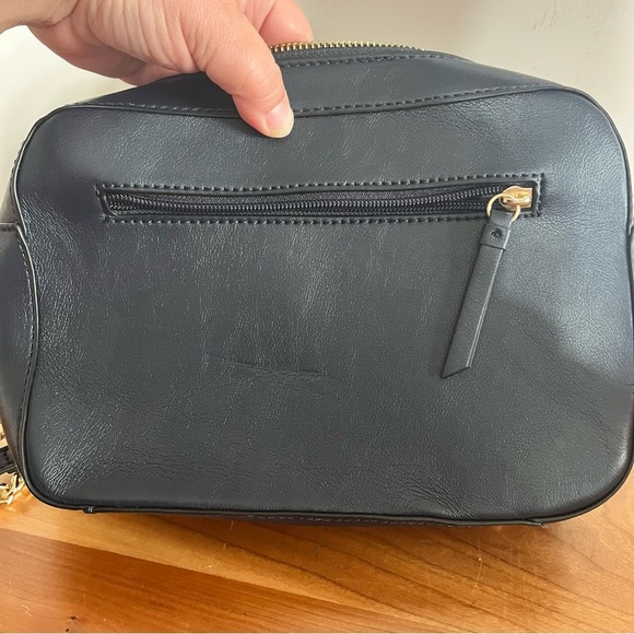 Draper James RSVP Quilted Crossbody Purse Bag Navy Blue With Gold Hardware - Picture 6 of 9